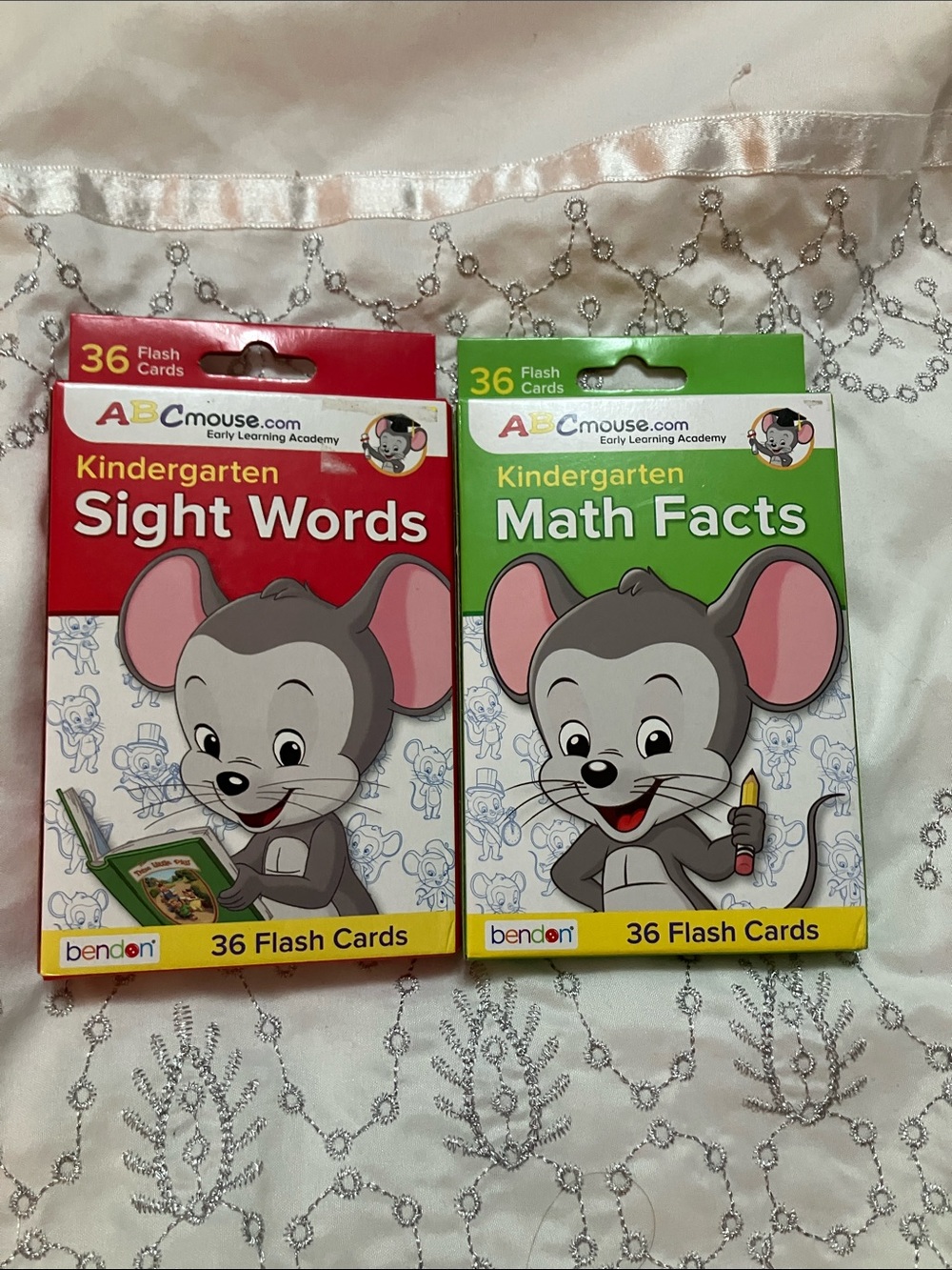 ABCmouse Kindergarten Flash Cards - Sight Words (Red) & Math Facts (Green)